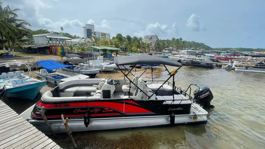 San Andrés: Island Pontoon Boat Tour - Who should book this day on the water