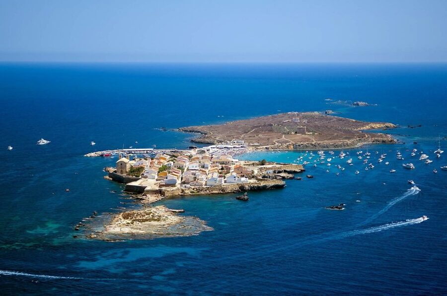 Santa Pola: Return Taxi Boat Ticket to Tabarca Island - Choosing Between a Quick Visit and an Overnight Stay
