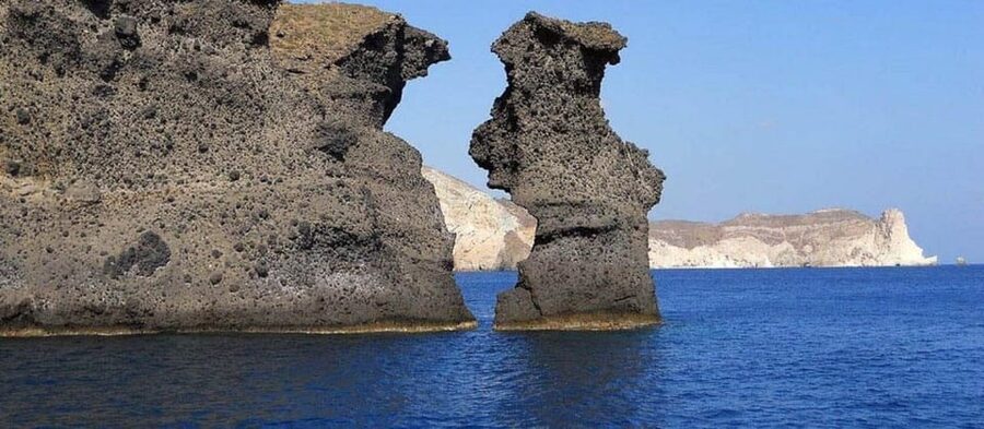 Santorini:Cruises with Catamaran around the Volcanic Island. - Sailing Santorini from Vlychada Marine
