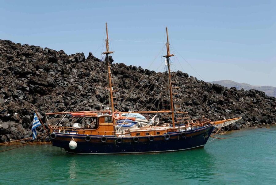 Santorini: Thirassia Islands and Volcano Guided Cruise - Why this caldera cruise is worth considering