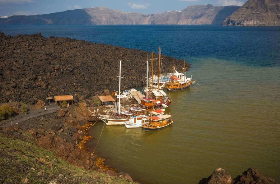 Santorini: Thirassia Islands and Volcano Guided Cruise - From your hotel to Athinios Port