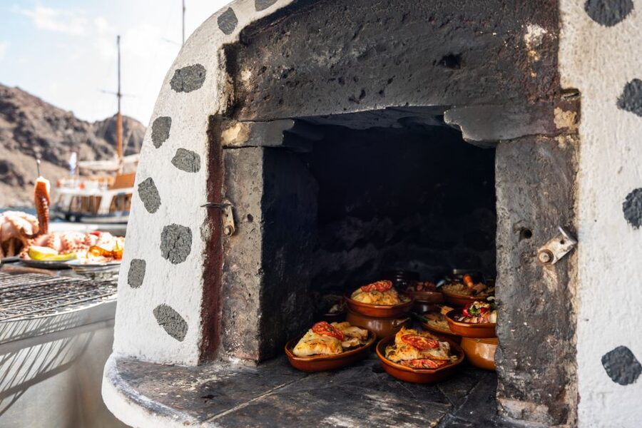 Santorini: Volcanic Islands Cruise with Hot Springs Visit - Starting at Athinios Port and getting aboard
