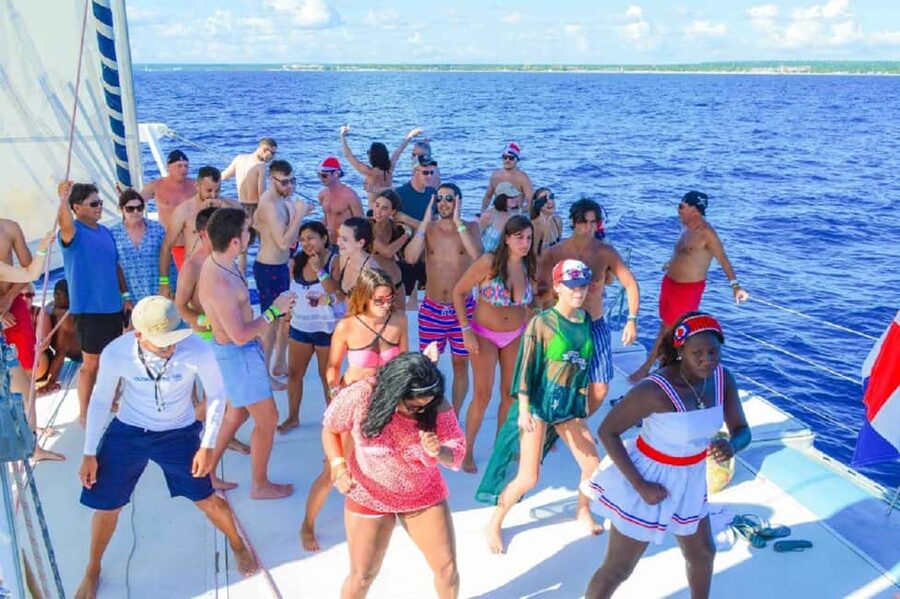 SAONA ISLAND: Catamaran Boat with Open Bar, Lunch and More.. - The natural pool and its Caribbean starfish
