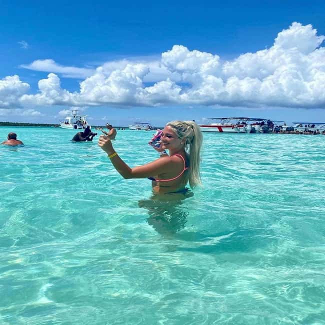 Saona Island Tour All Inclusive Speedboat and Catamaran - The photo service and extra spending