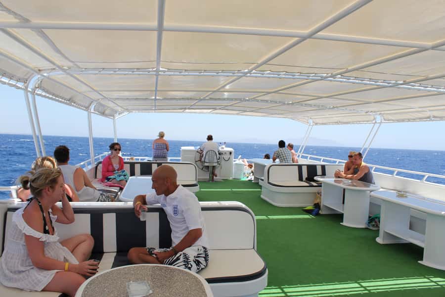 Sharm El-Sheikh: Luxury Ras Mohammed & White Island Cruise - The first snorkeling stop and the reef experience