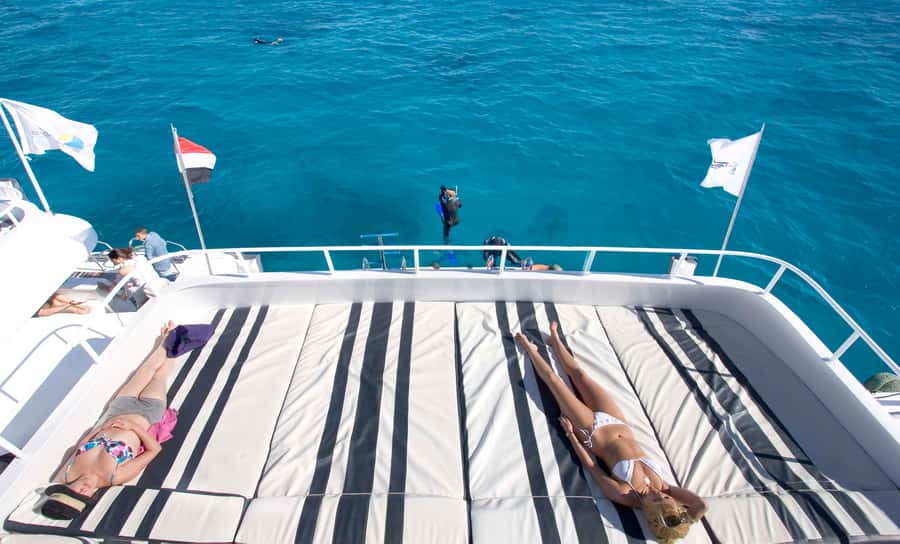 Sharm El-Sheikh: Luxury Ras Mohammed & White Island Cruise - Lunch, drinks, and the value of the boat