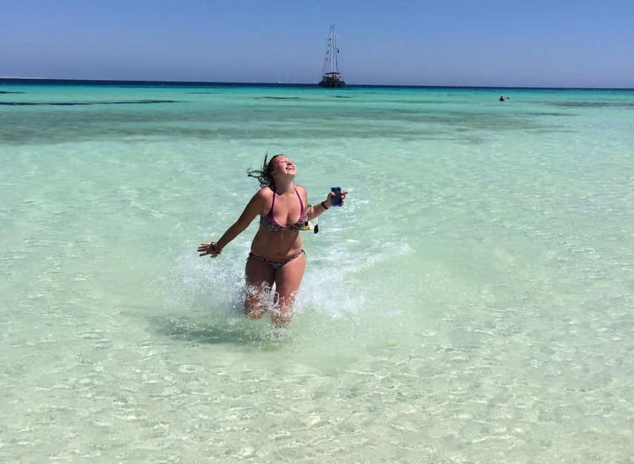 Sharm El-Sheikh: Luxury Ras Mohammed & White Island Cruise - From the marina to the open Red Sea