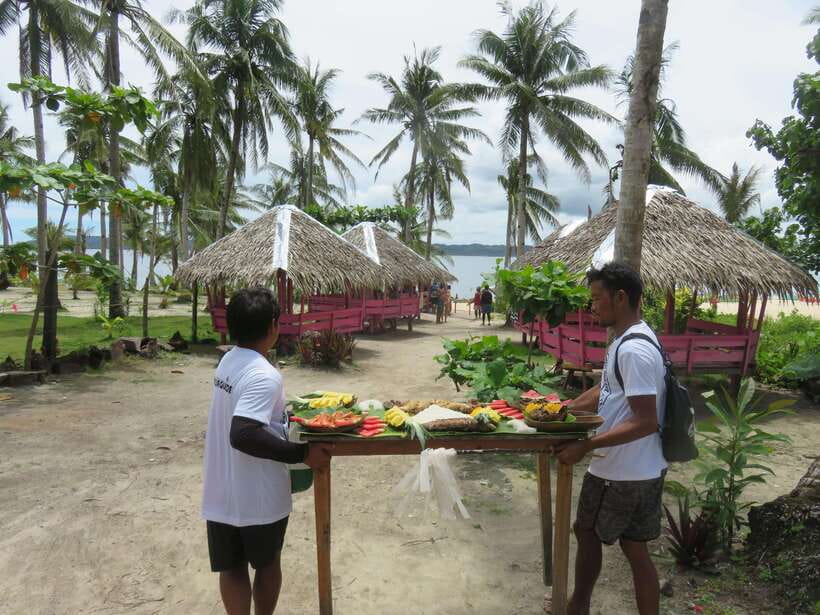 Siargao Island Hopping: Tri Island Tour - Shared and Private - Daku Island: Lunch, Swimming, and Time to Play