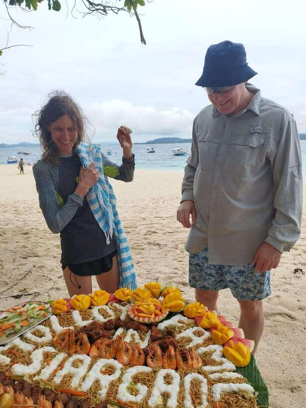 Siargao:Tri Island Hopping Naked Island, Daku, Guyam w/Lunch - Daku Island is the heart of the day