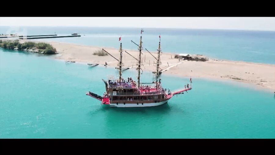 Side: Dolphin Island Boat Tour : A Seaside Adventure - Music, photography, and the onboard mood