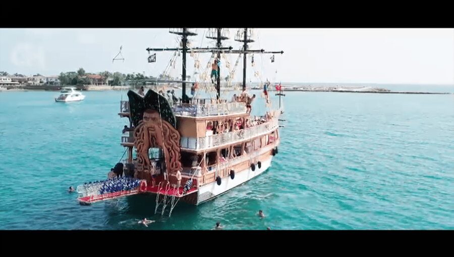 Side: Dolphin Island Boat Tour : A Seaside Adventure - Who should book this Side boat trip?