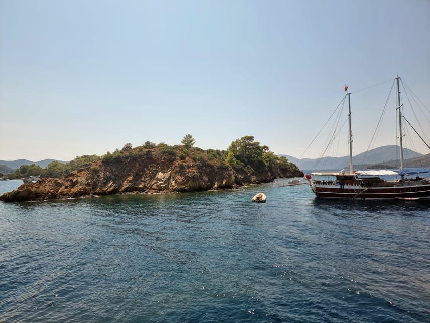 Side: Dolphin Island Boat Tour with BBQ Lunch - The boat’s useful facilities and less polished corners