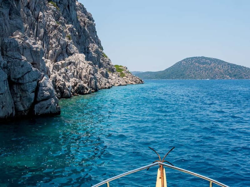 Side: Dolphins Island Cruise with Swimming Stops and Lunch - Lunch with open-water views