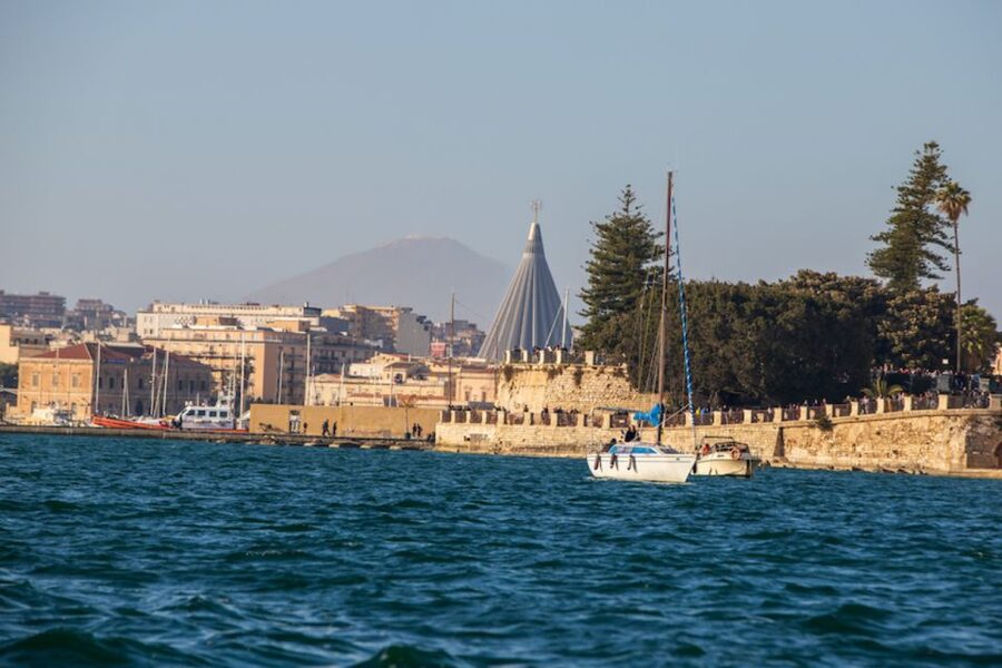 Siracusa: Ortygia Island Boat Tour with Grotto Visit - Is one hour enough for Siracusa?