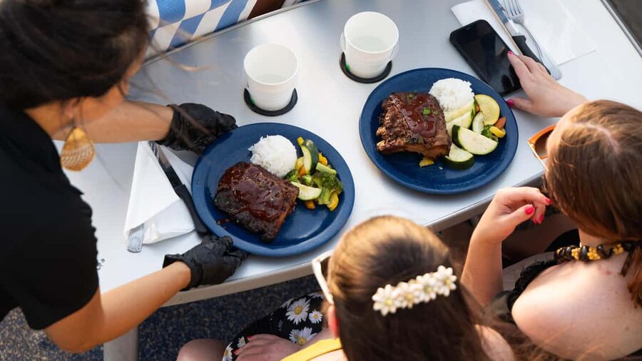 South Maui: Sunset Prime Rib or Island Fish Dinner Cruise - Who should book this cruise?