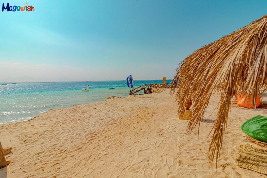 Speedboat,Parasailing, Snorkeling & Piece Of Paradise Island - Who will enjoy this Red Sea outing