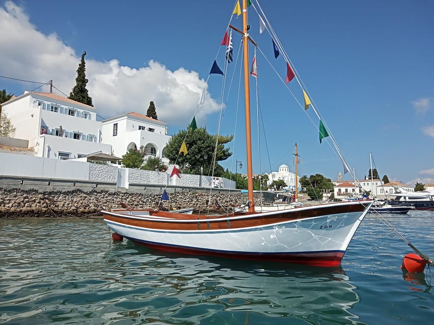 Spetses Island Boat Exploration ΖΩΗ e-kaiki - The traditional kaiki and its electric motor