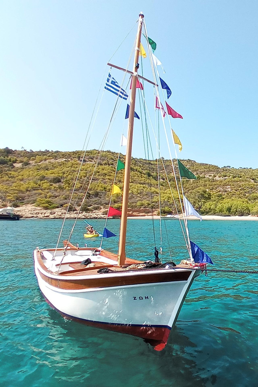 Spetses Island Boat Exploration ΖΩΗ e-kaiki - Swimming and snorkeling in the island coves