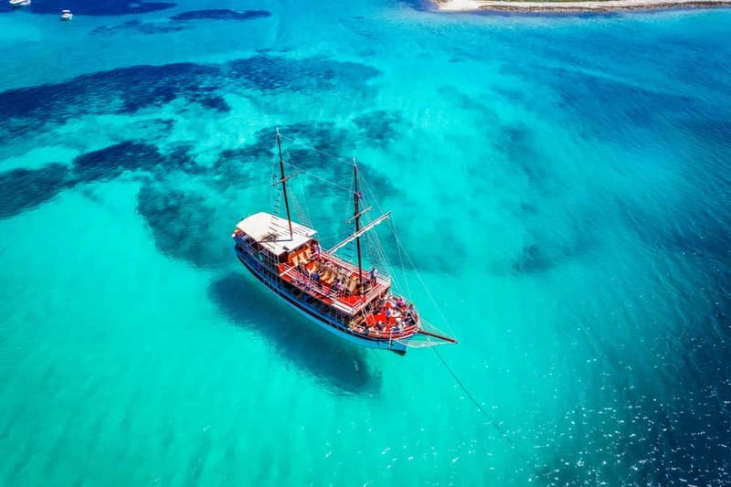 Split: 3 Island & Blue Lagoon Cruise with Lunch & Drinks - Boarding Junior at Obala Lazareta