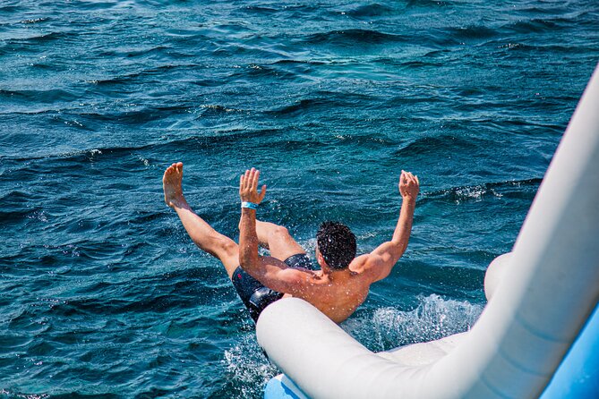 Split: Blue Lagoon, 3 Island Boat Tour & Mediterranean Lunch - Čiovo Island: lunch beside the beach