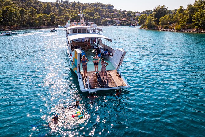 Split: Blue Lagoon, 3 Island Boat Tour & Mediterranean Lunch - Šolta and the other island time