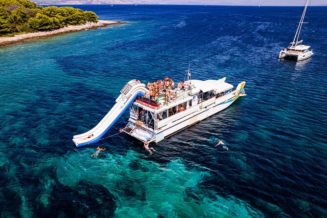 Split: Blue Lagoon, 3 Island Boat Tour & Mediterranean Lunch - Boat comfort, seating, and music