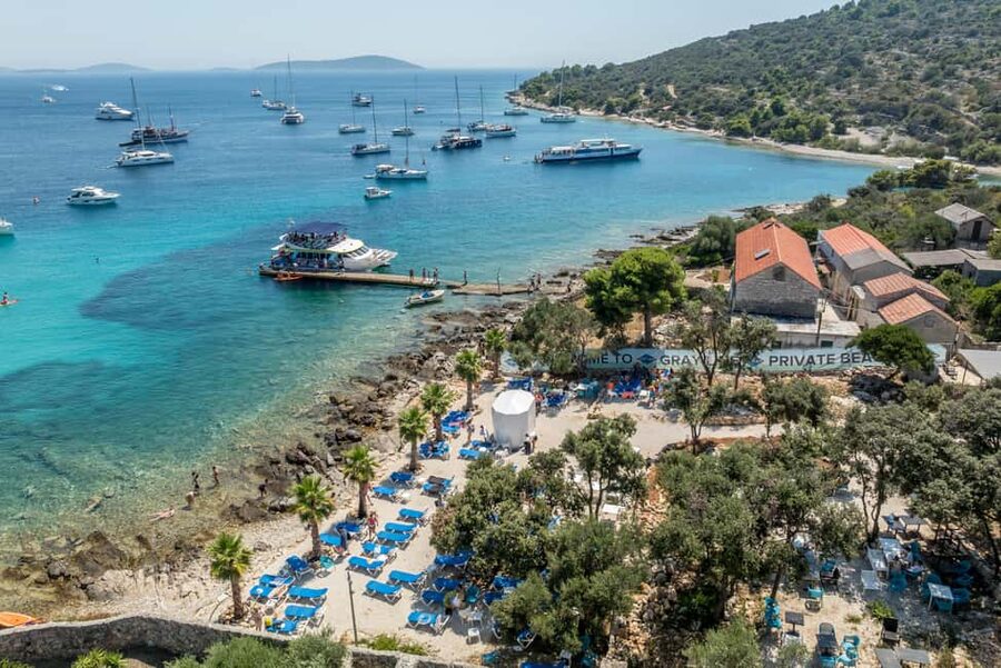 Split: Blue Lagoon 3 Islands All-Inclusive Cruise with Lunch - What the boat ride feels like