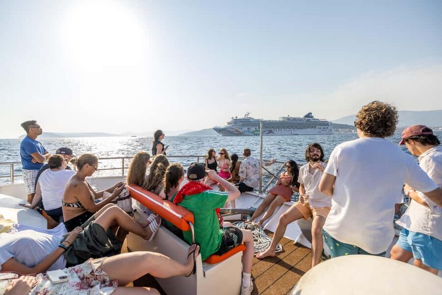 Split: Blue Lagoon & 3 Islands hopping with Lunch & Drinks - Coffee, doughnuts, and the first hour at sea