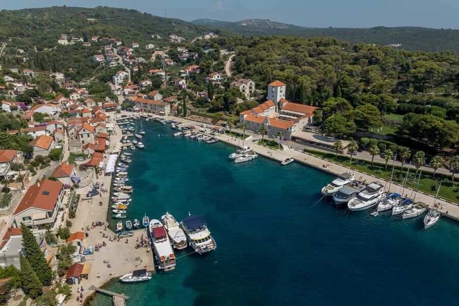 Split: Blue Lagoon & 3 Islands hopping with Lunch & Drinks - Lunch on board at Krknjaši