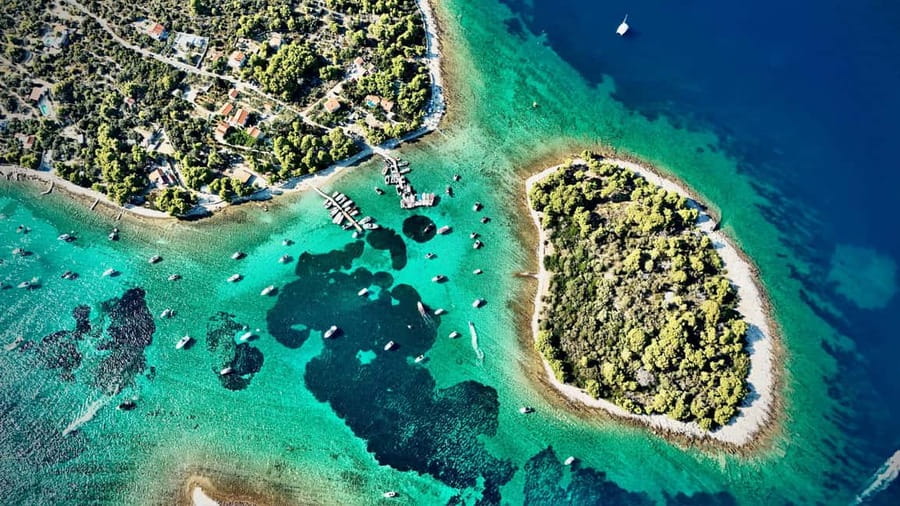 Split: Blue Lagoon & 3 Islands – Premium Speedboat Trip - Trogir: one hour among Romanesque stone streets