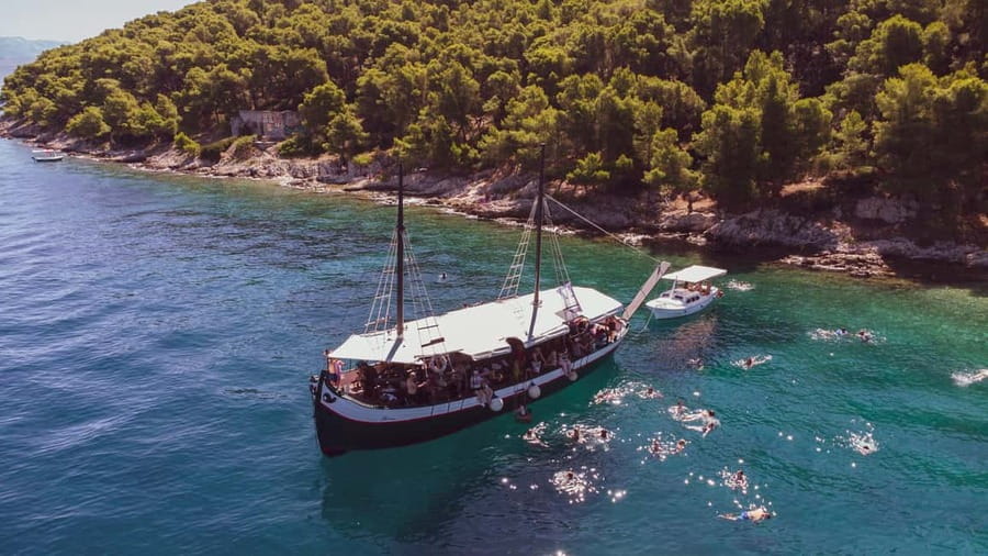 Split: Blue Lagoon & 3 Islands Tour with Lunch & Hidden Bay - Lunch and beach time at Borko Beach