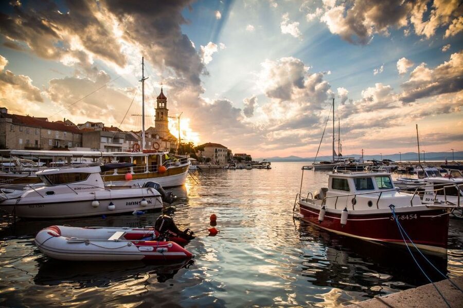 Split: Brac Island and Sutivan Village Sunset Boat Tour - Key points at a glance