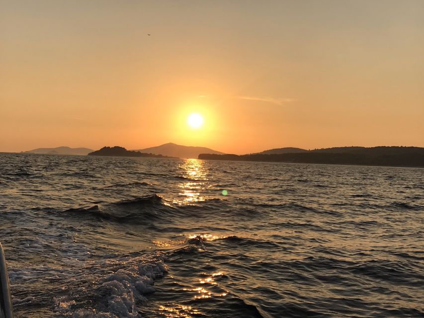 Split: Brac Island and Sutivan Village Sunset Boat Tour - Dinner in Sutivan, with the bill on you