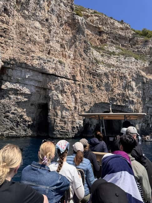 Split/Podstrana: Blue Cave, Hvar & 6 Islands Speedboat Trip - Crew, comfort, and safety on the water