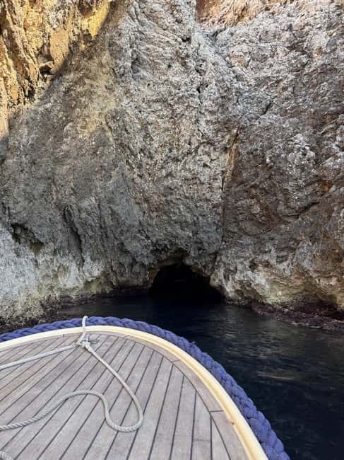 Split/Podstrana: Blue Cave, Hvar & 6 Islands Speedboat Trip - Entering the Blue Cave on Biševo