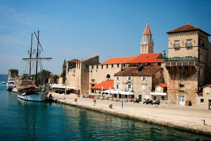 Split: Private Blue Lagoon 3 islands with speed boat - Šolta and the Kontesa shipwreck
