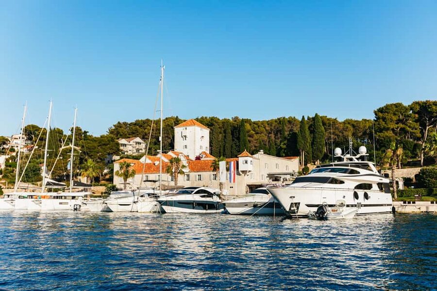 Split/Trogir: Blue Lagoon and 3 Islands Speedboat Tour - What the small-group format changes