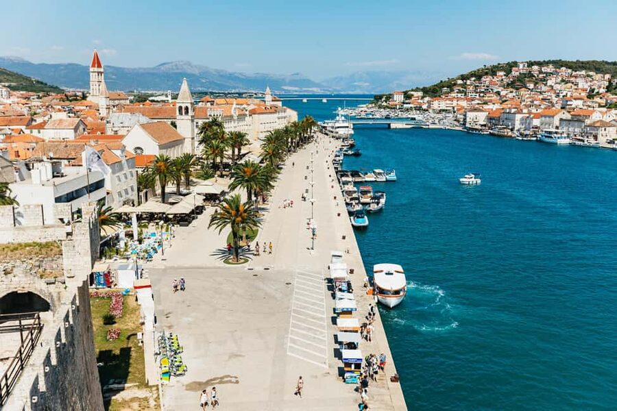 Split/Trogir: Blue lagoon and 3 islands speedboat tour - Trogir: stone lanes and a short first look