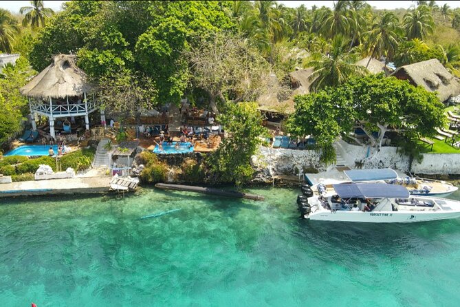 Sport Boat : Rosario Island,lunch on private island - What the Cartagena boat day is really like