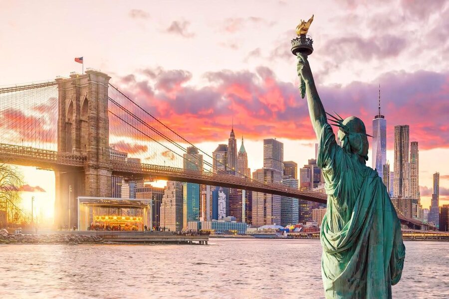 Statue of Liberty & Ellis Island by Ferry with Private Guide - Key points at a glance