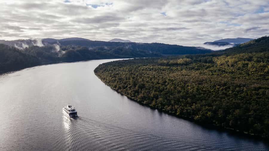 Strahan: Gordon River Cruise with Lunch & Sarah Island Walk - Lunch on the water