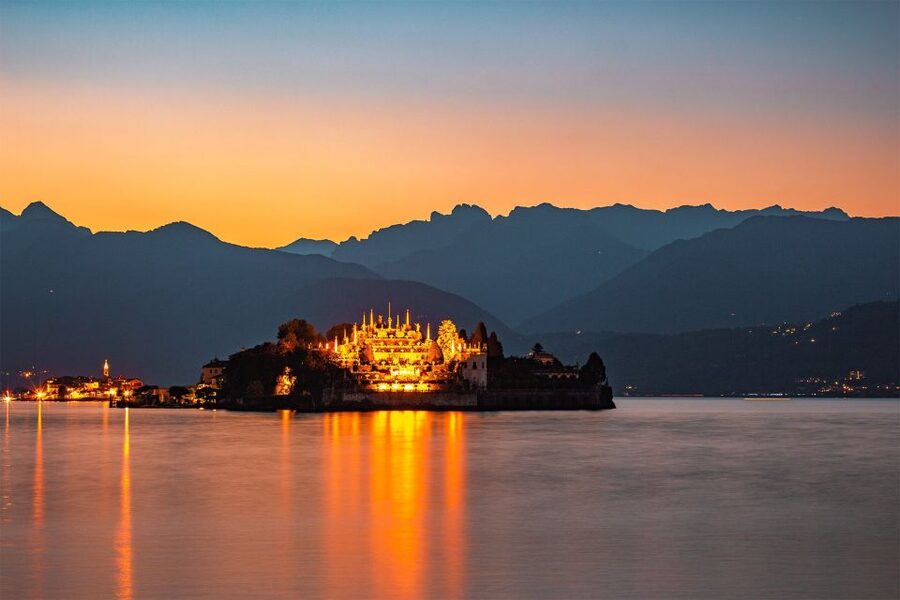 Stresa: Lake Maggiore and Borromean Islands Sunset Cruise - Leaving Stresa and reaching the Borromean Gulf