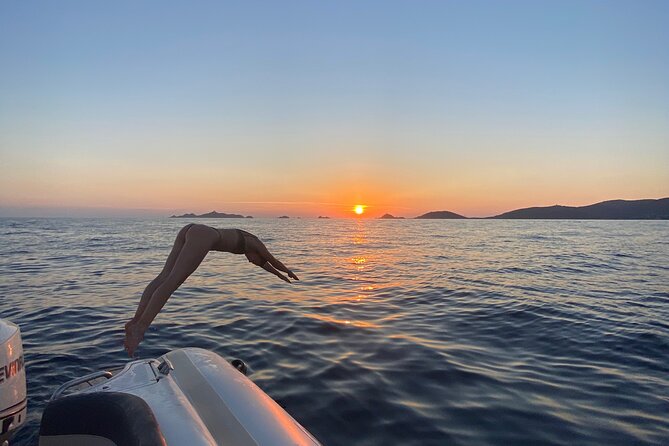 Sunset boat cruise with Aperitif at the Sanguinary Islands - A sunset trip with more than a pretty view