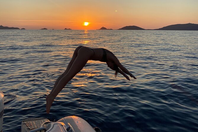 Sunset boat cruise with Aperitif at the Sanguinary Islands - Sunset from the open sea