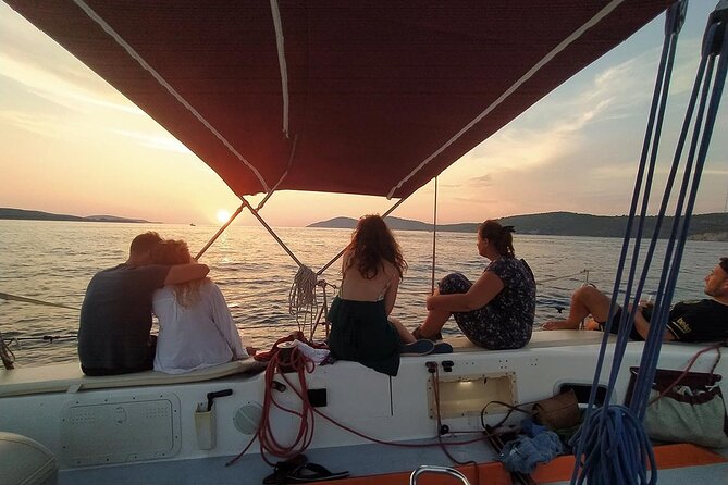 Sunset Sailing Tour on the Pakleni islands - Sailing toward the Pakleni Islands