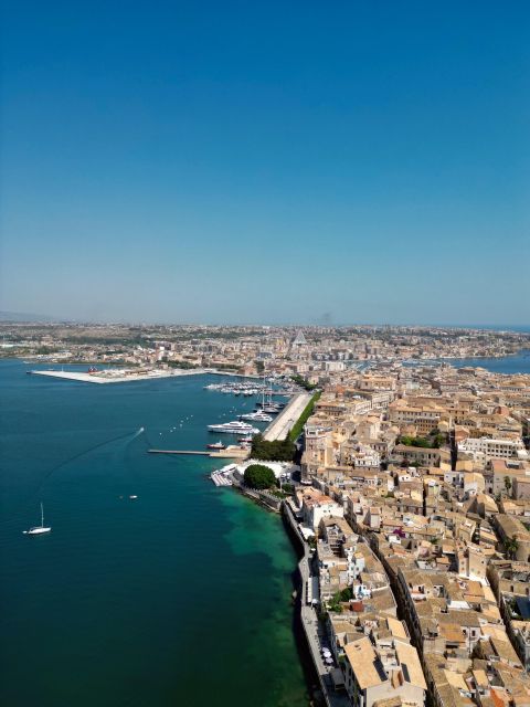 Syracuse: Boat tour Ortigia island,seacaves and Explanations - Seeing Ortigia from the water