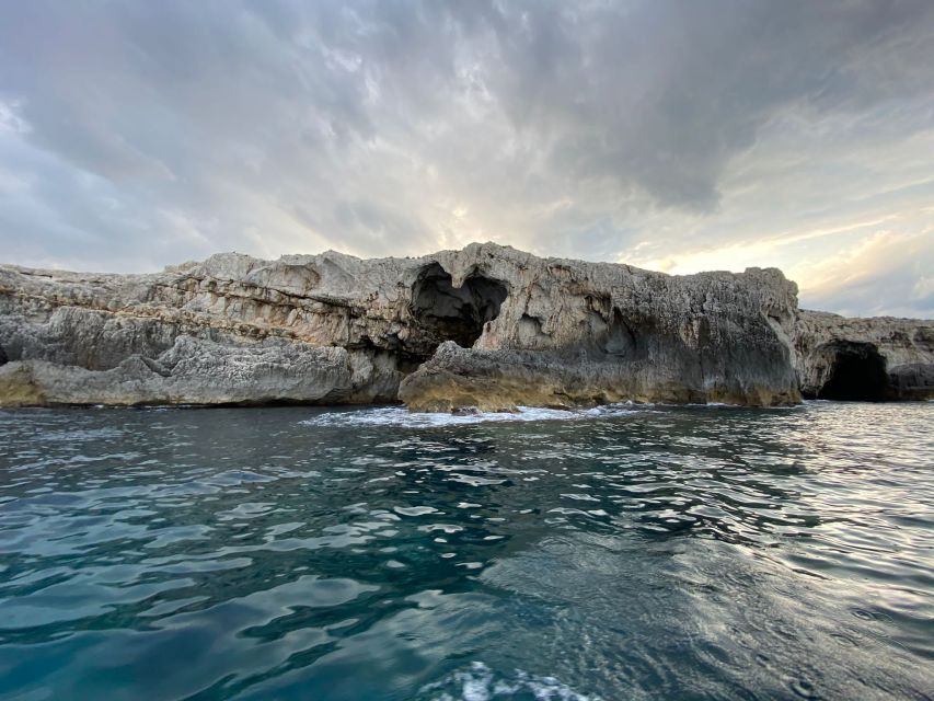 Syracuse: Boat Trip of Ortigia Island and Sea Caves - Entering Syracuse’s large port