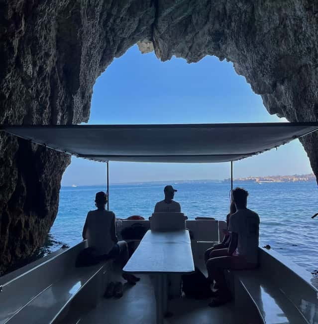 Syracuse: Ortigia Island & Sea Cave Boat Tour with Prosecco - Passing under the low bridge