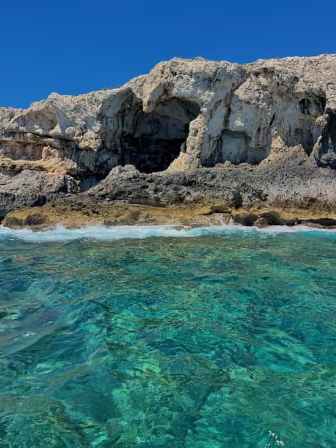 Syracuse: Ortigia Island & Sea Cave Boat Tour with Prosecco - The caves near Santa Lucia