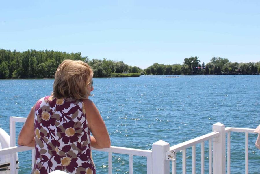 Toronto: Guided Harbour and Islands Sightseeing Cruise - Through the Toronto Islands and their lagoons